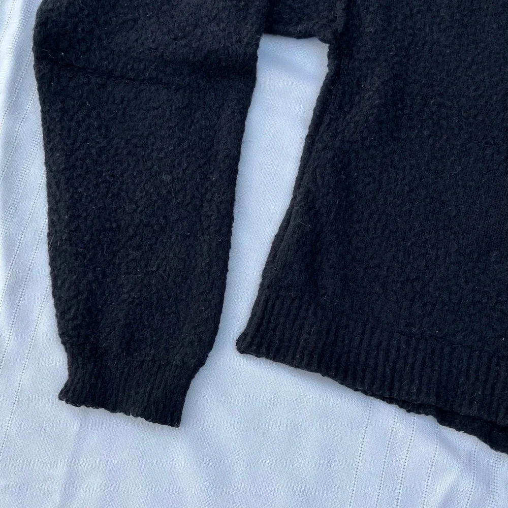 Free people black v neck sweater cropped XSmall